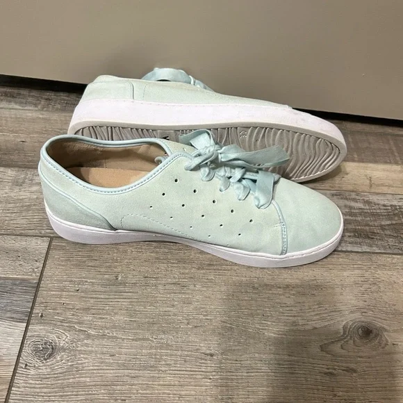 Vionic Keke women's supportive sneakers light blue suede with ribbon laces - Picture 7 of 7